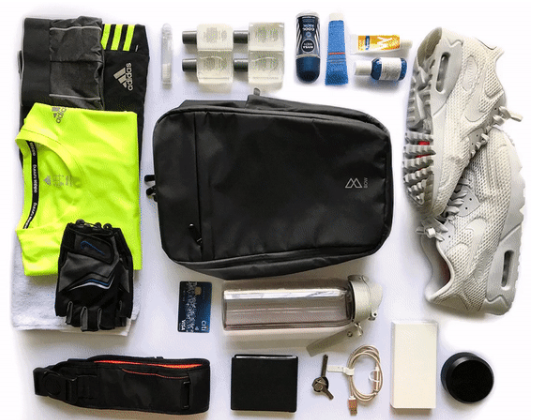 4 must-haves for your gym session - flatlay of items needs for an exercise session